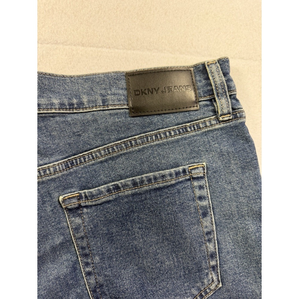 DKNY Blue Medium Wash Mid Rise Raw Hem Denim Shorts Woman 30 NWT Festival - Picture 4 of 8